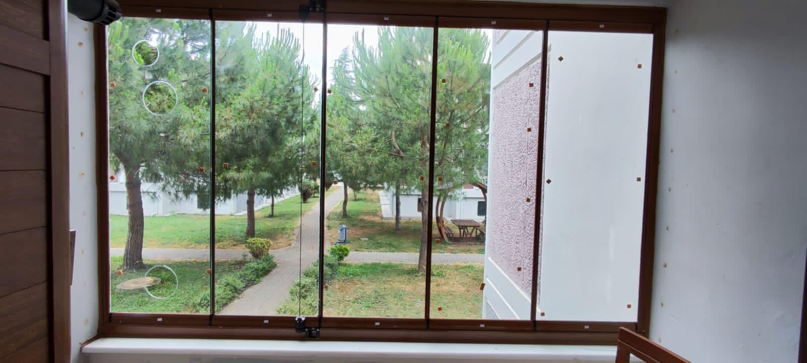Cam balkon montaj detayı