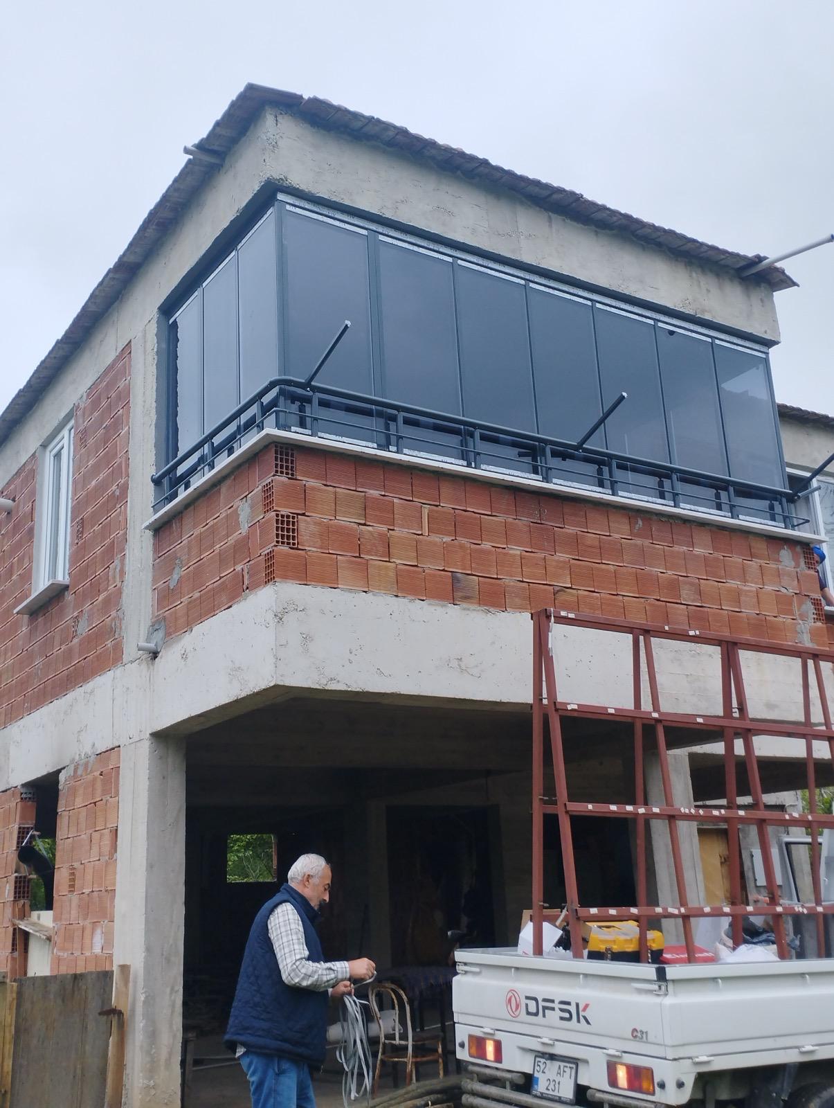 Cam balkon detay çekim